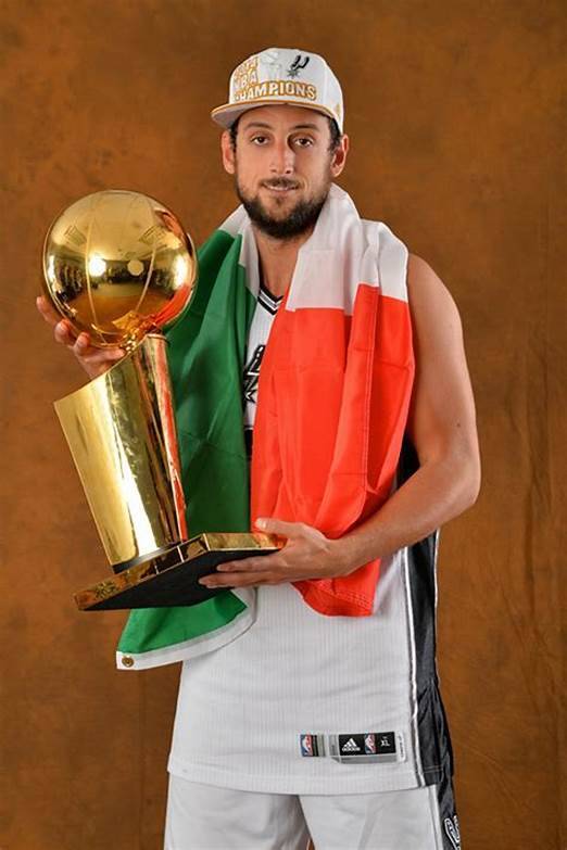 意大利射箭冠军稳操胜券，夺魁喜人