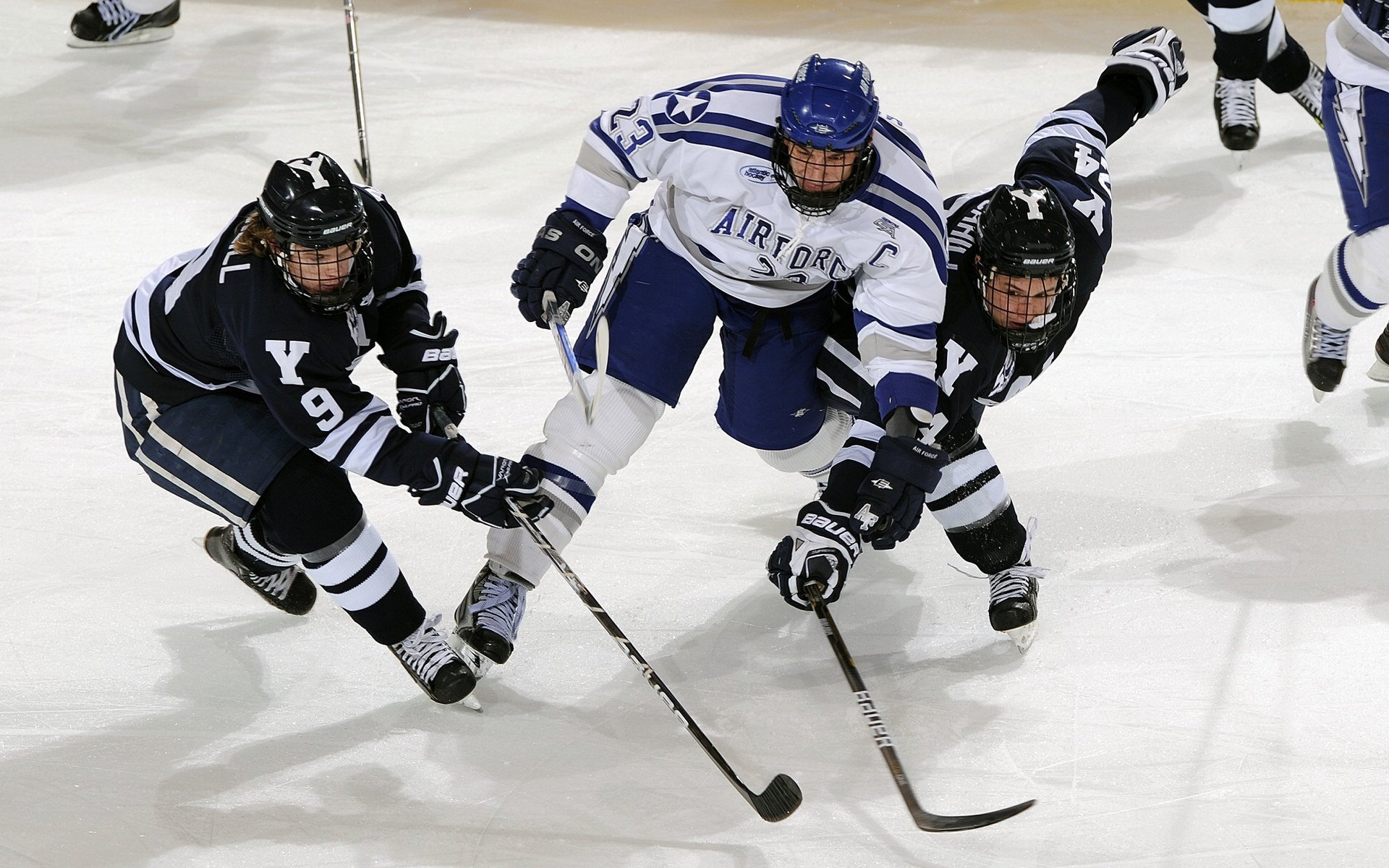 王者之争，当法拉利的红色风暴撞上汉密尔顿的银色怒火